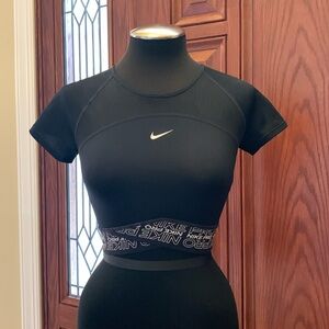 Nike Pro Athletic Crop Top